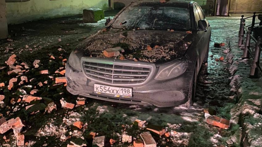 Завалило автомобиль