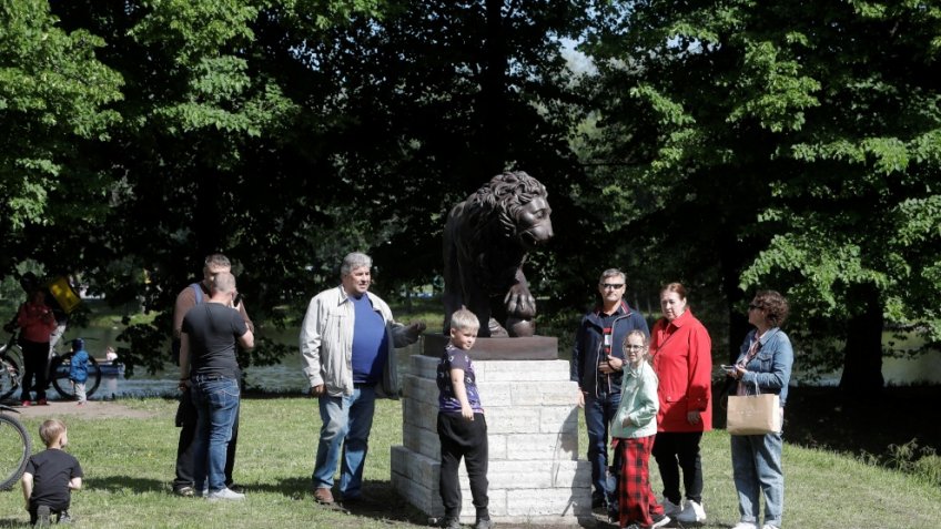 Лев в парке Победы