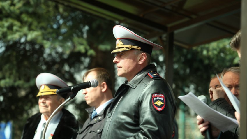 Александр Травников