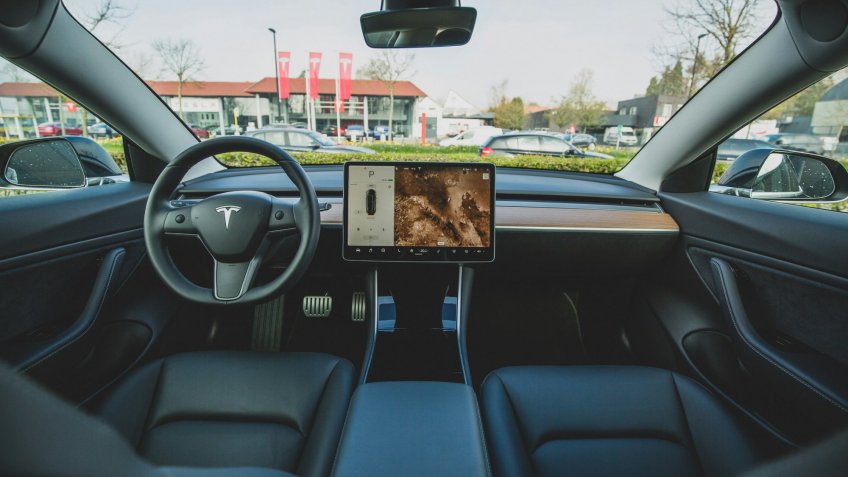 Tesla, Тесла