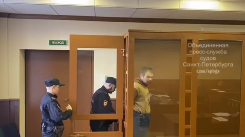 напал на девушку с напильником