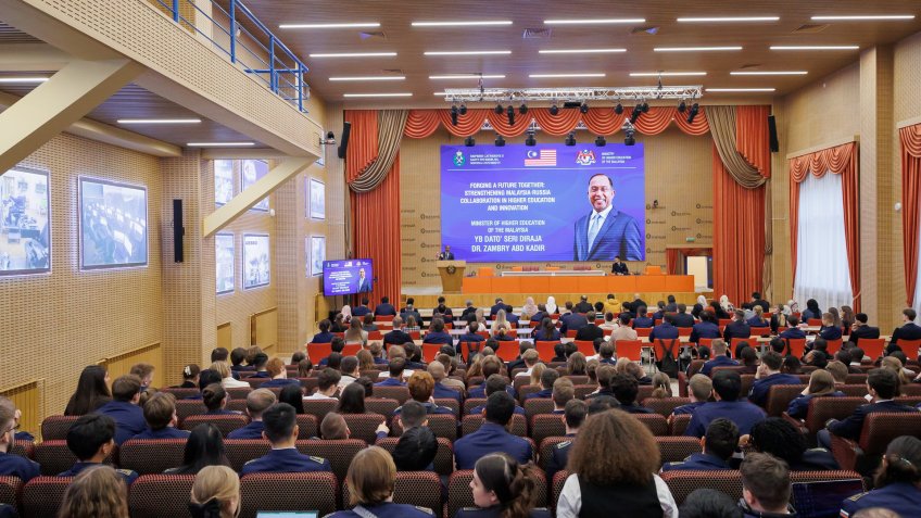 Актовая лекция Замбри Абдул Кадира в Санкт-Петербургском горном университете императрицы Екатерины II (2004 г.)