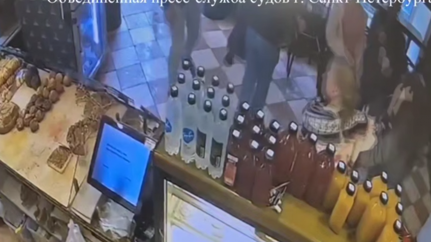 облила чаем