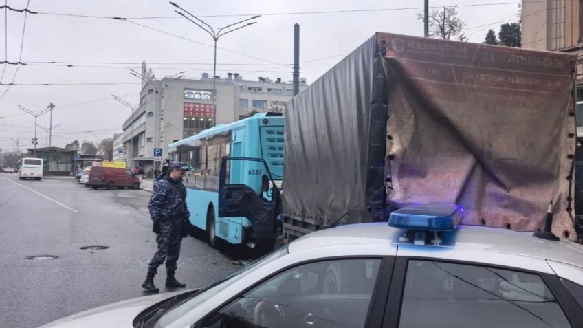 авария с грузовиком и автобусом